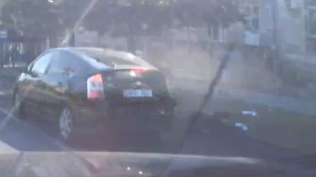 Tânărul lovit astăzi de o Toyota în timp ce traversa strada pe zebră, transportat la spital: Șoferul a fugit de la fața locului