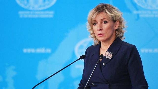 Захарова назвала статью премьера Польши об Освенциме самоубийством