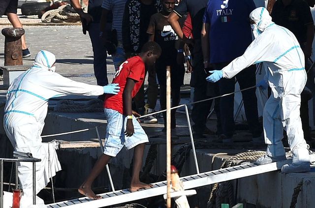 Itálie povolila vylodění nezletilých migrantů, na palubě zůstává 107 lidí