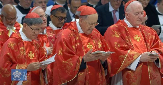 Cardinalii se reunesc pentru a face ultimele pregătiri înaintea conclavului