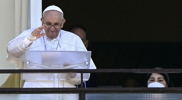 Papa: Santa Sede, senza febbre, decorso post operatorio nella norma