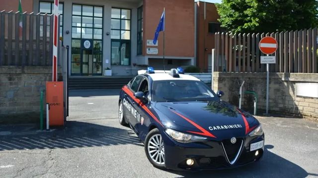 Spara alla moglie e si uccide, lei è gravissima