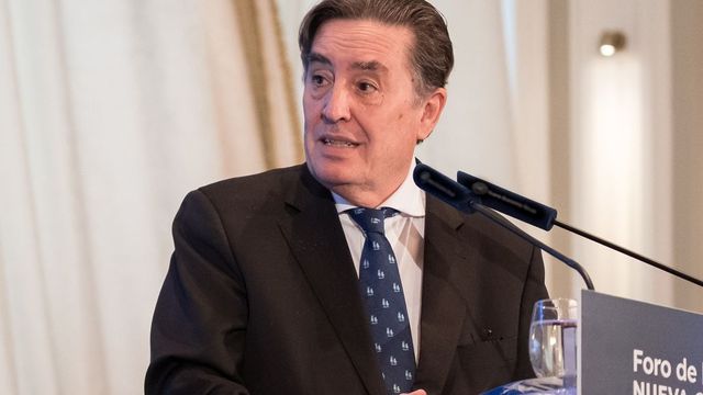 Los delirios de García Montero contra Muñoz Machado