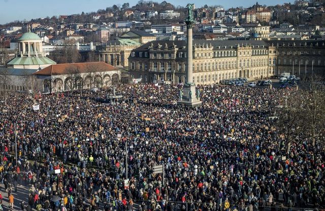 Germania, centinaia di migliaia in piazza contro estrema destra