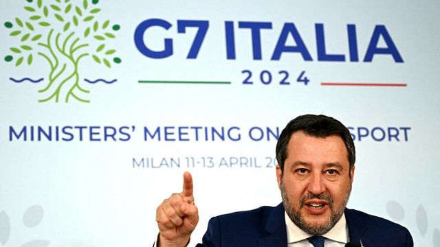 Salvini îi sugerează lui Macron să se „trateze“, după ce președintele francez a reluat ideea trimiterii de trupe în Ucraina