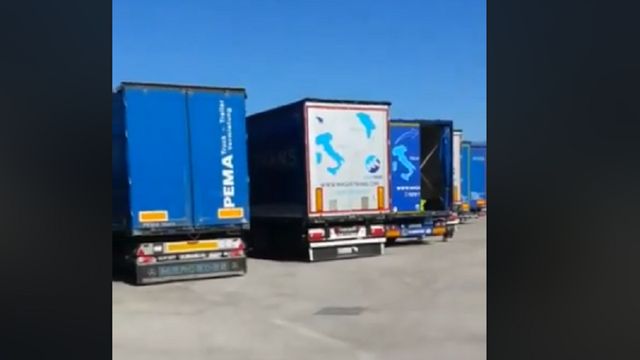 Situația șoferilor de camioane din Moldova care au ramas blocati la granita Sloveniei