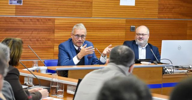 Ministr Dvořák měl autonehodu, vyvázl se zlomenou hrudní kostí