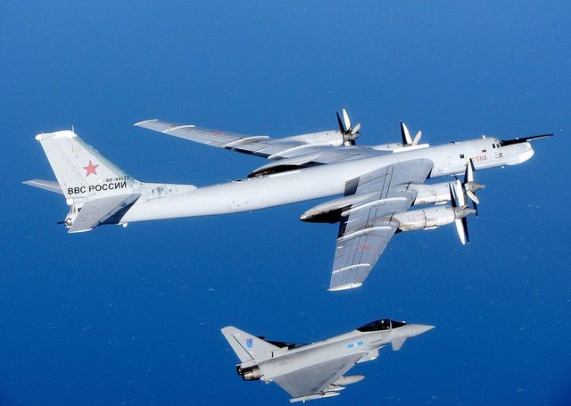 ВВС Великобритании заявили о перехвате двух российских Ту-142