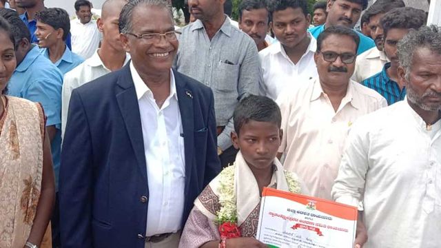 Running Ahead of Ambulance, This 12-year-old Helped it Cross a Flooded Bridge in Karnataka