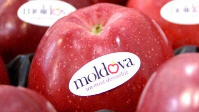 Agricultorii din Moldova au lansat o campanie prin care îndeamnă oamenii să cumpere mai multe fructe autohtone