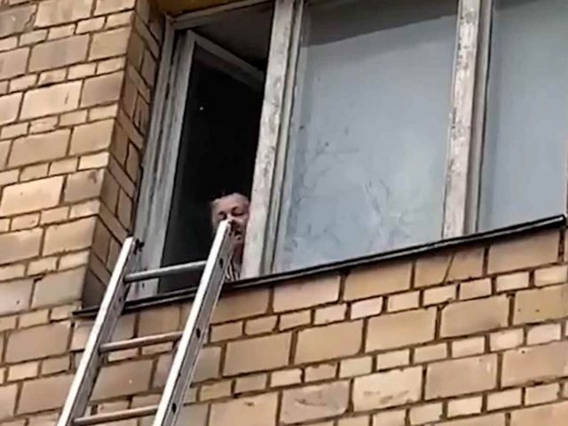 Москвичка угрожала выбросить ребенка из окна