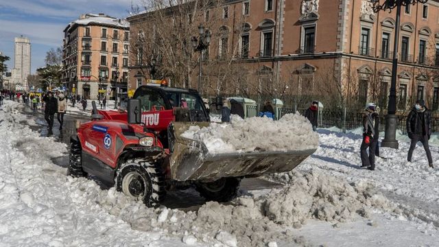 Prejudicii de 1,4 miliarde de euro, în urma ninsorii din Madrid