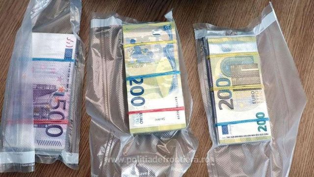 Peste 200.000 de euro au fost gasiti in bagajul unui barbat pe Aeroportul Bucuresti