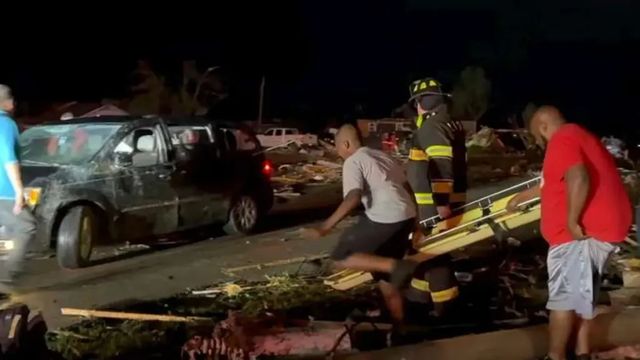 Salgono a 21 le vittime dei tornado in Kentucky e Missouri
