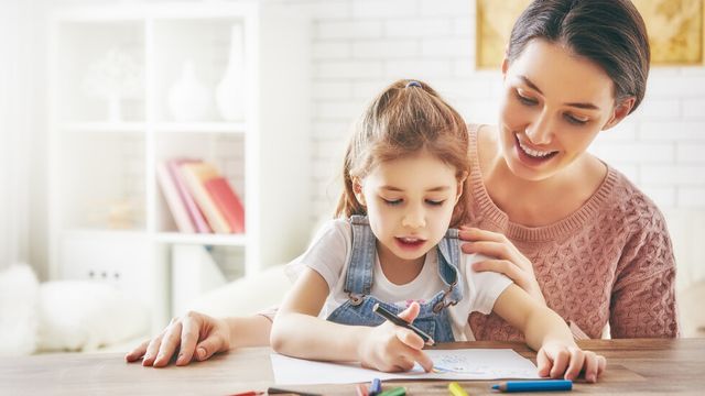 Отпускат еднократна помощ на родителите в принудителен неплатен отпуск