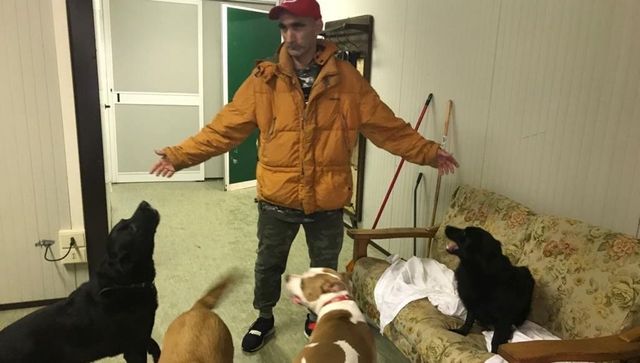 Piacenza, clochard muore nel rogo del suo container: viveva lì dopo aver sventato una rapina