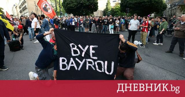 Френският премиер Байру падна след вот на доверие