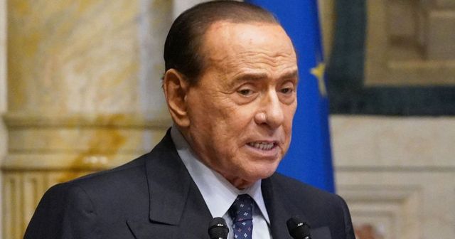 Több mint 40 nap után távozhatott a kórházból Silvio Berlusconi