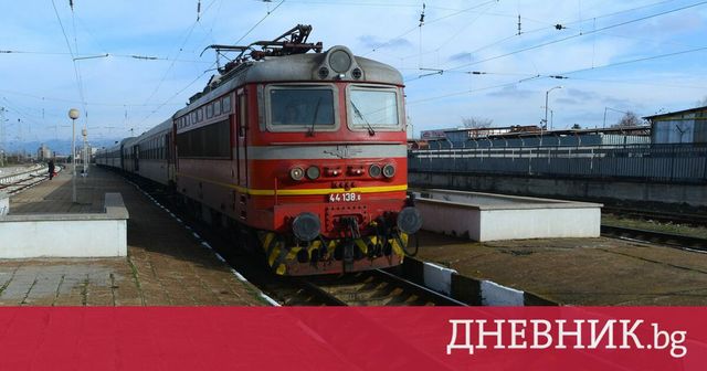 Мъж загина, след като бе блъснат от влак край Варна