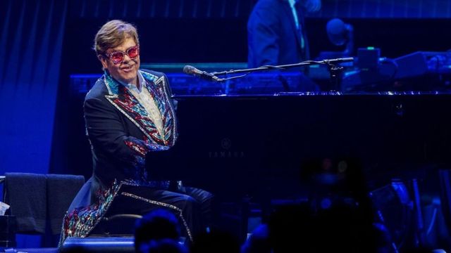 Elton John, 76 de ani, și-a petrecut noaptea în spital după ce a căzut în casă
