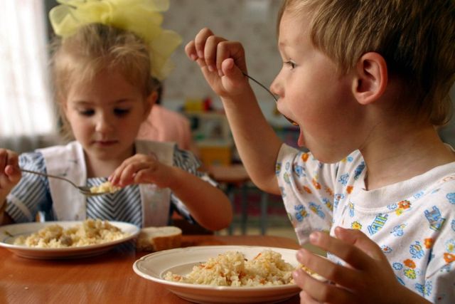 Alimentația copiilor în școlile și grădinițele din Chișinău va fi verificată de o comisie
