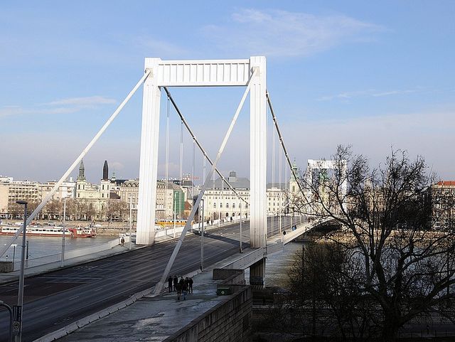 Lezárják az egyik fővárosi hidat