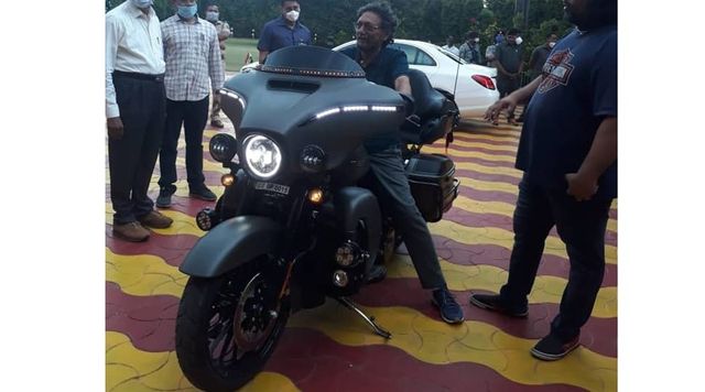 Chief Justice SA Bobde spotted sitting on Harley Davidson in Nagpur, photos go viral