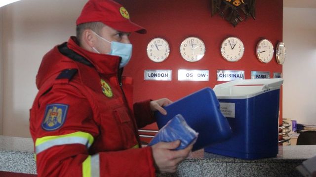 Un echipaj SMURD a zburat la Chișinău pentru a prelua ser antibotulinic pentru o pacientă din România