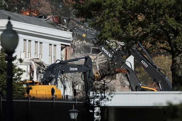 Východní křídlo Bílého domu půjde kvůli tančírně celé k zemi, oznámil Trump