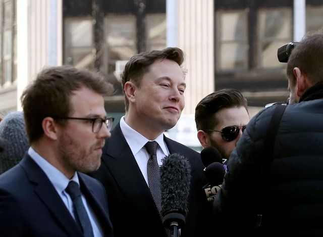Tesla’s Elon Musk, SEC get another week to work out deal on Twitter use
