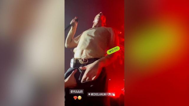 Damiano dei Maneskin palpato da una fan durante il concerto, il video della molestia