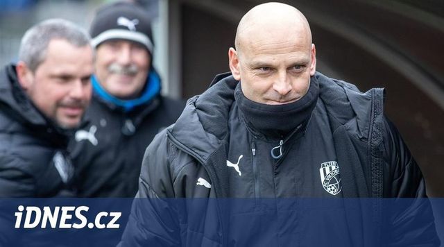 Opava - Plzeň, hosty poprvé vede trenér Guľa, v útoku je Beauguel