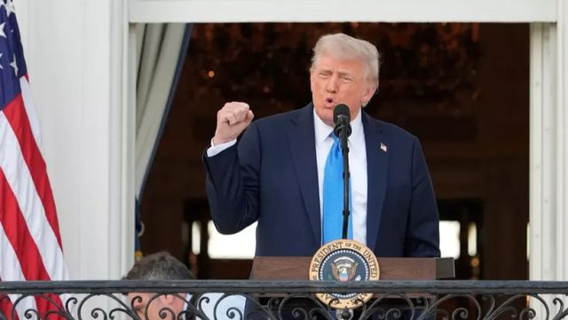 Trump revive el veto musulmán y prohíbe la entrada de ciudadanos de 12 países