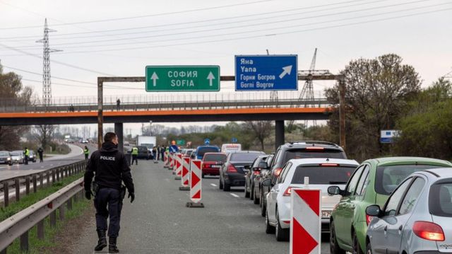 Bulgaria își închide granițele începând de mâine pentru cei din afara UE