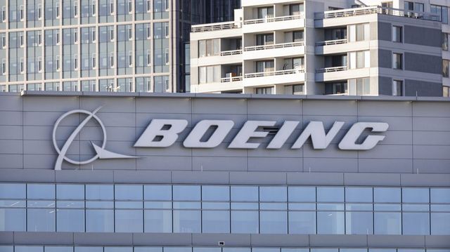Megválik a Boeing a 737-es program vezetőjétől