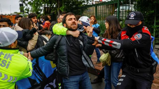Istanbul, sub stare de asediu: Ciocniri violente și zeci de arestări