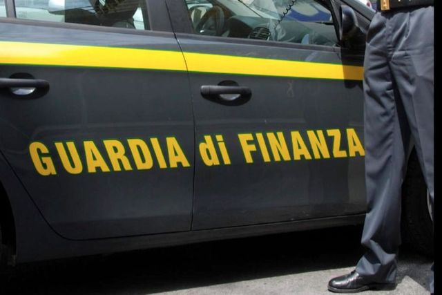 Frode fiscale da 34 mln e legami con la ’ndrangheta: 18 arresti