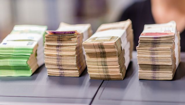 Trei banci romanesti se aliaza si cumpara un transportator de cash