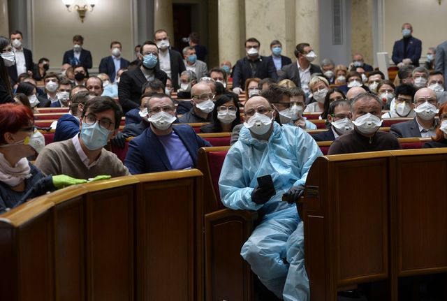 Rendkívüli ülésen menesztették az ukrán egészségügyi és pénzügyminisztert