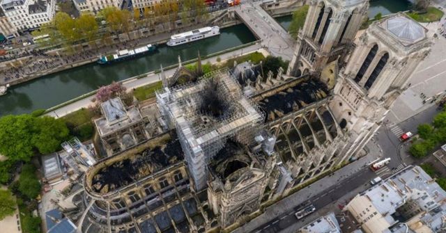 Katedrála Notre-Dame je téměř zachráněná, tvrdí ministr