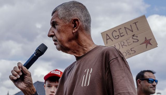 Babiše udeřil občan na mítinku kovovým předmětem do hlavy
