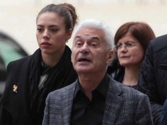 Волен Сидеров кани Ангел Джамбазки на физически бой