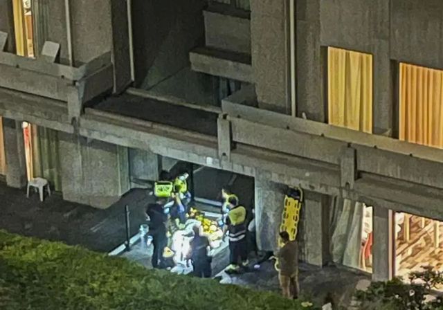 Una menor de 15 años cae al vacío desde un tercer piso del Hotel Palacio del Mar