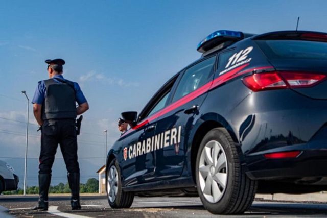 Donna uccisa dal figlio in casa nel Salento