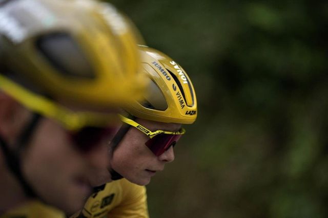 Tour de France 2023, Yates vince prima tappa ed è maglia gialla