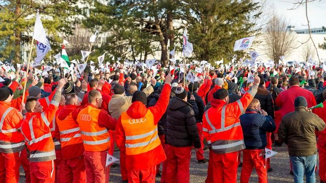 Több ezer közszolgálati dolgozó kész a sztrájkra