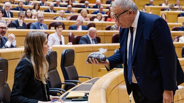 El senador del PP que dio una bolsa de arena tóxica a Aagesen critica la «piel fina» del PSOE