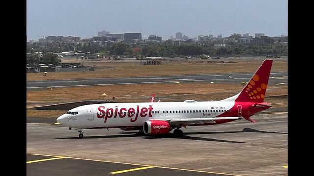SpiceJet flight makes safe landing in Srinagar after mid-air emergency