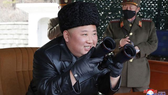 Észak-Korea ismét rakétákat lőtt ki a Japán-tenger irányában