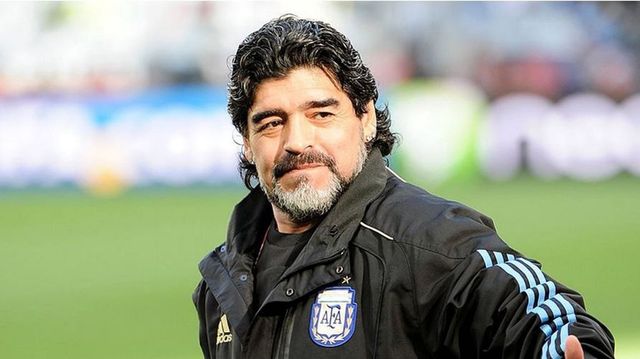 Legenda fotbalului Diego Maradona a murit la varsta de 60 de ani